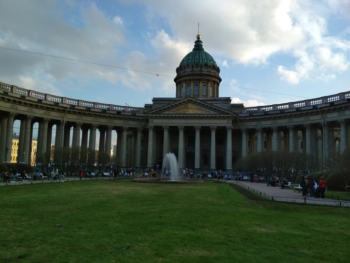 Вид Казанского собора в Петербурге