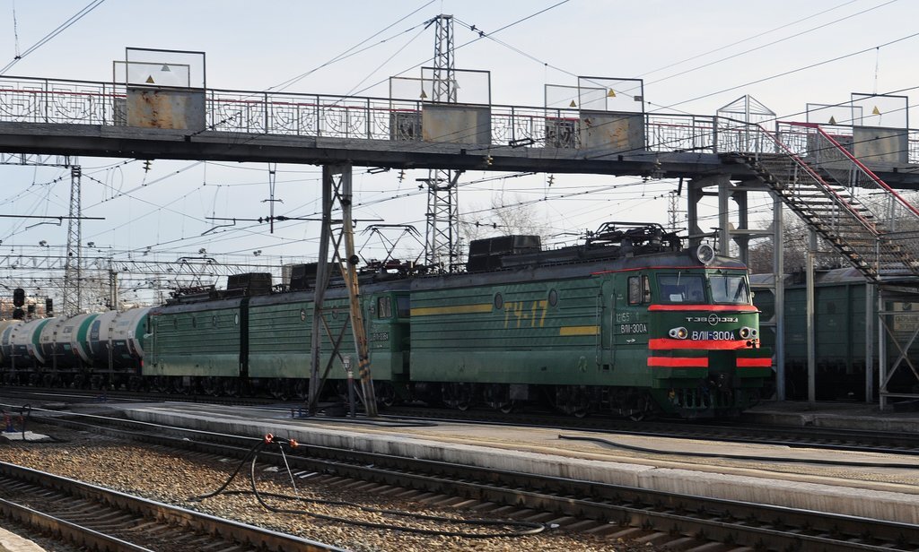 1. Электровоз ВЛ11-300 на станции Пермь-II

