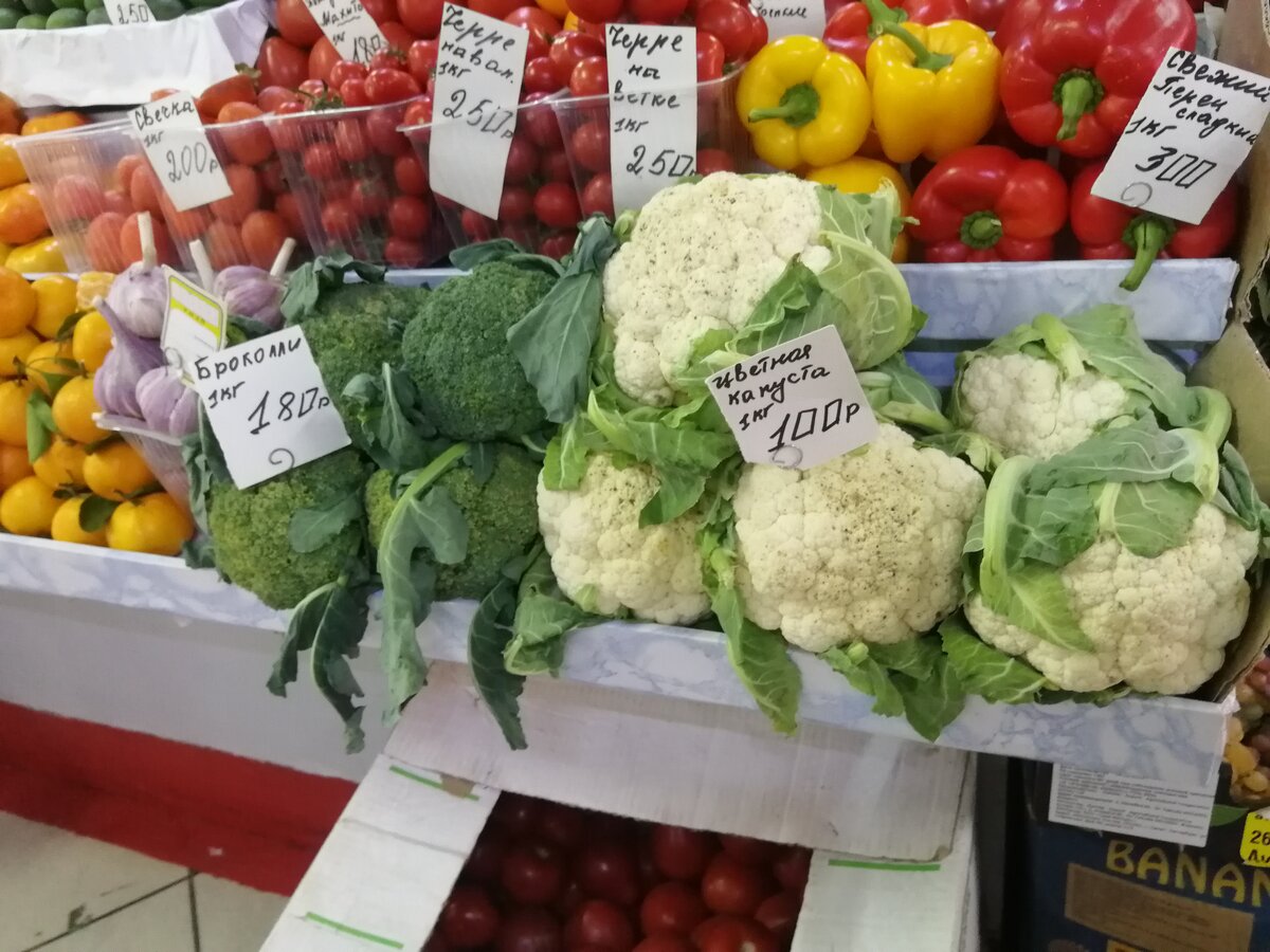 Такая капуста с магазинах от 160 и выше.На рынке даже зимой по 80 бывает в конце дня