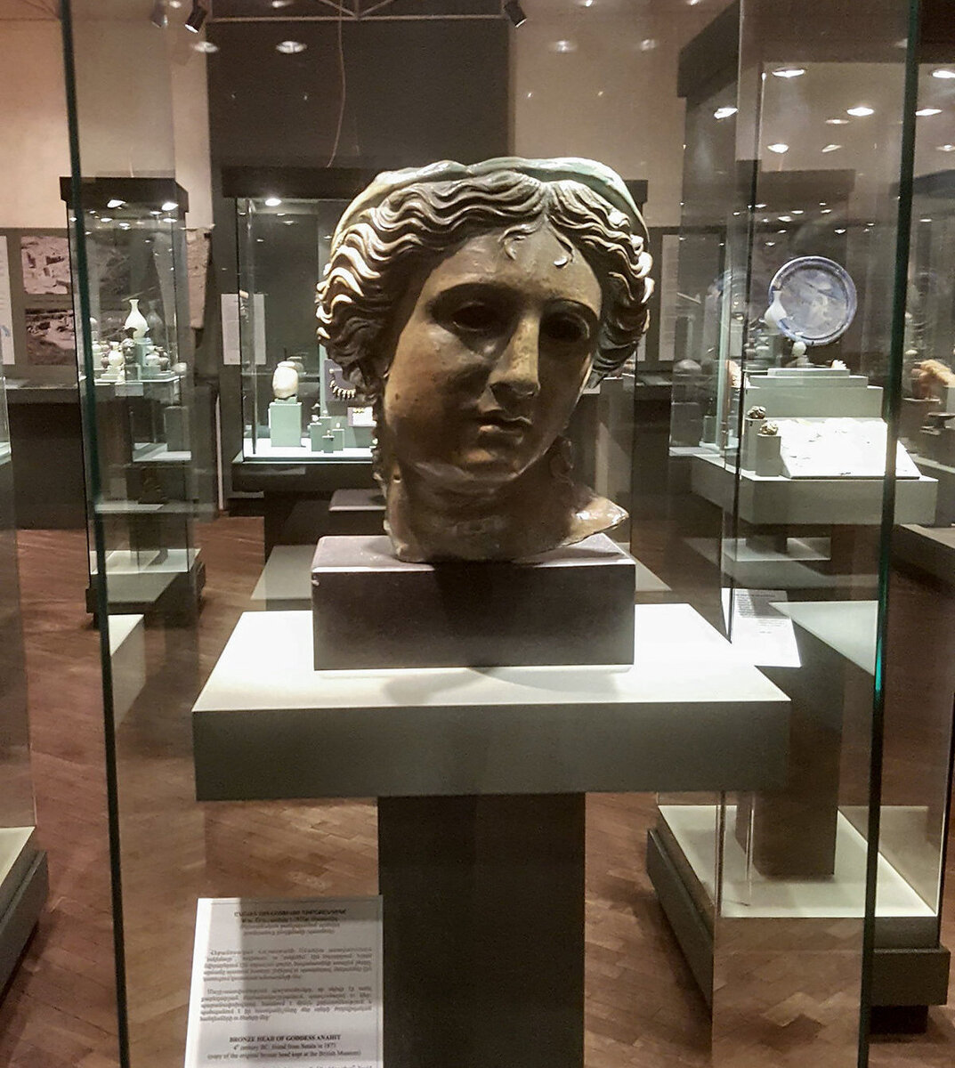 CC BY-SA 4.0 / YEREVANTSI / A COPY OF THE HEAD OF A BRONZE HEAD OF ANAHIT/APHRODITE (CROPPED)Копия головы бронзовой богини Анаит / Афродиты