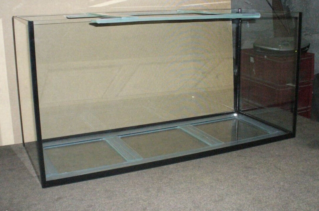 пустой аквариум, емкость для воды