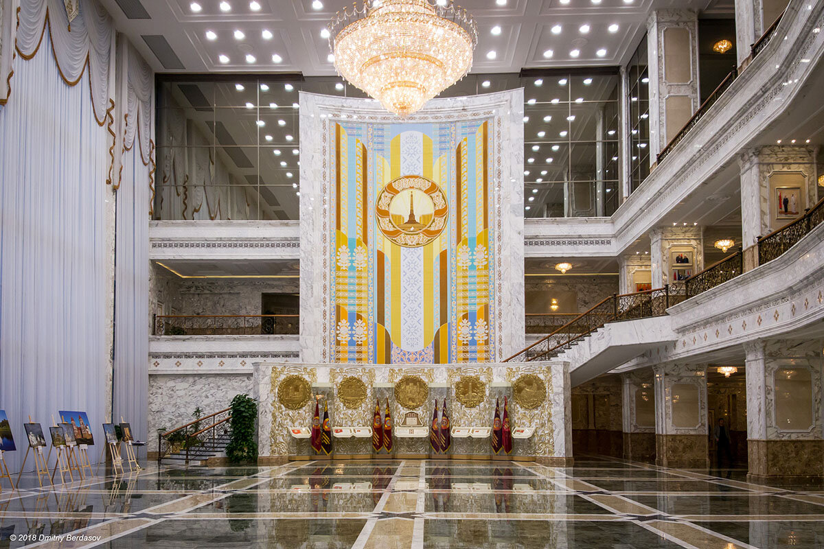 Дворец независимости минск на