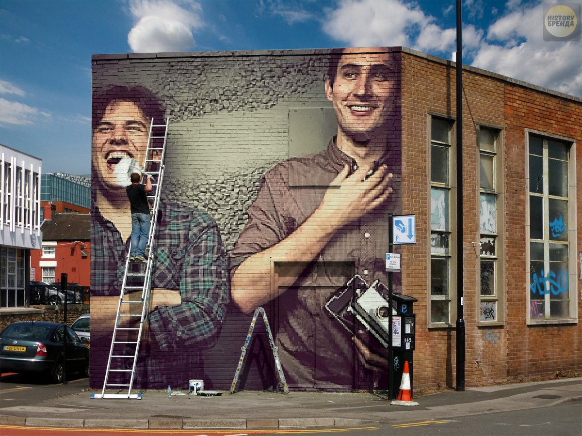 Отцами-основателями бренда являются два парня, выпускники калифорнийского университета, в котором они и познакомились.