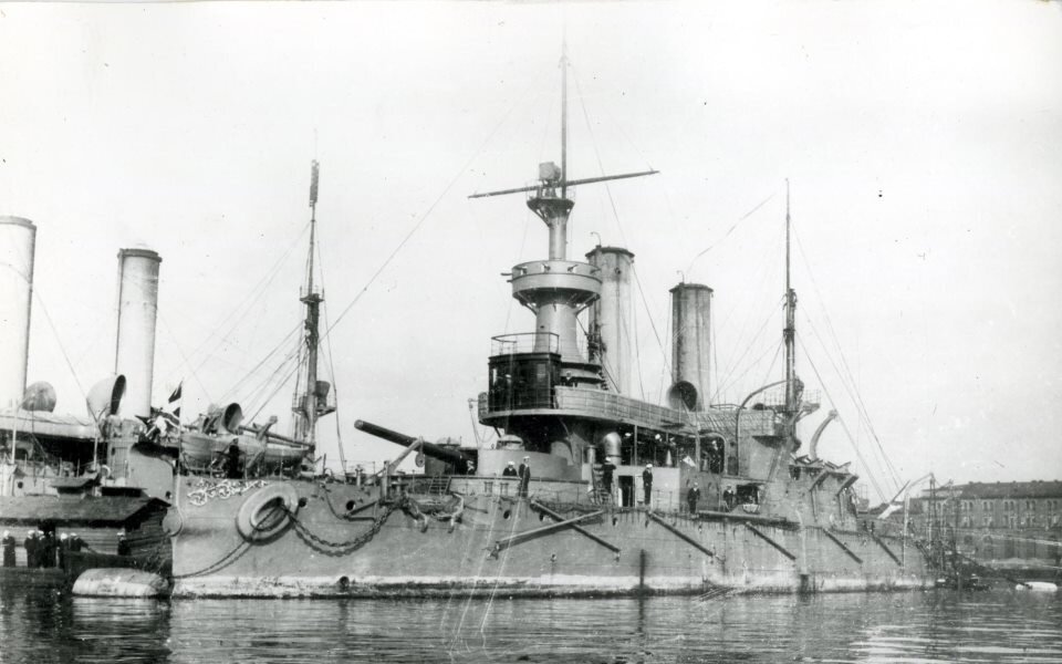 Броненосец «Адмирал Сенявин» в Кронштадте, осень 1896 г. Ист.: navsource.narod.ru