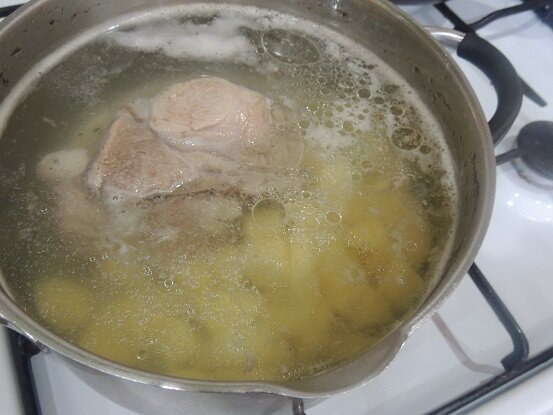 Гороховый суп с копчеными бараньими ребрышками в мультиварке. Golos.io Блоги