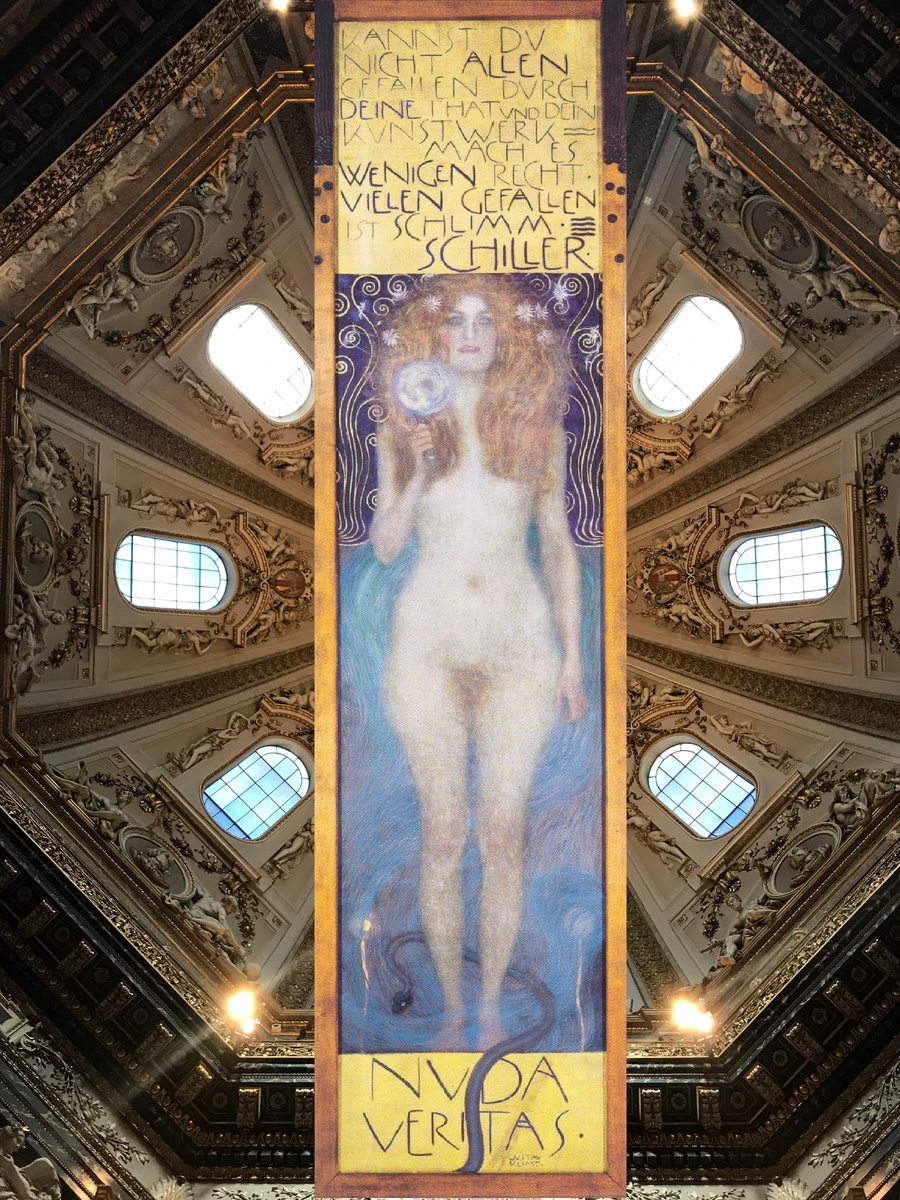 Густав Климт, "Обнаженная Истина", Венский музей изящных искусств. Коллаж автора из собственных фото. 