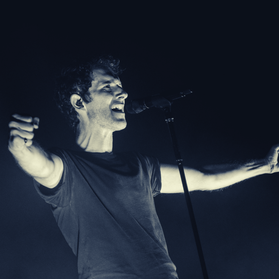 Проводите живые выступления.