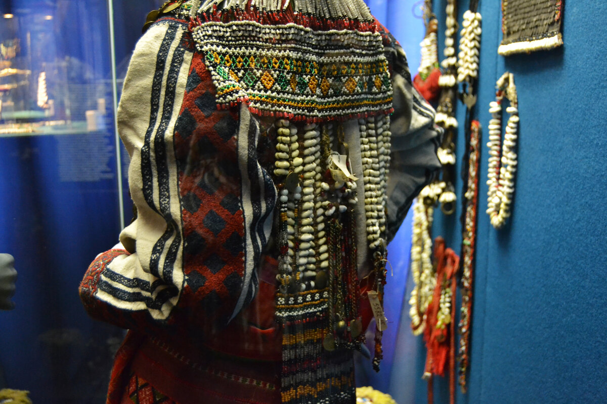 Украшение костюма невесты