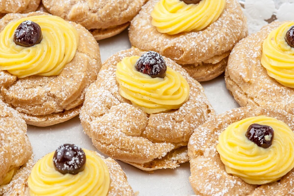 Десерты 9. Zeppole. Итальянское пирожное пастичотти. Итальянское пирожное Зепполе. Итальянские пирожные с заварным кремом.