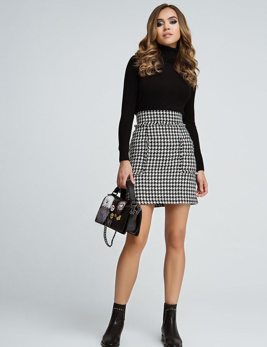  Юбка с завышенной талией помогает выглядеть более изящно 