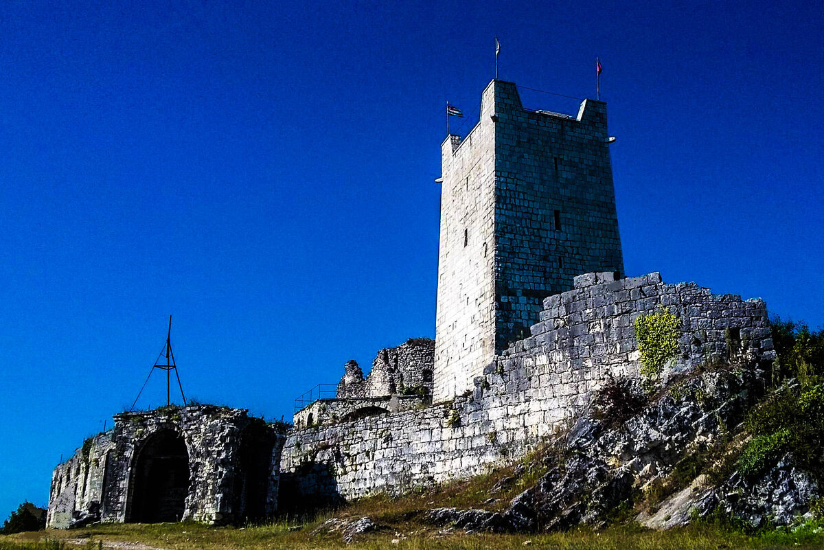 твердыня 5 букв