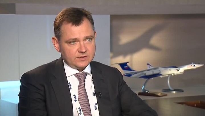  Президент АО «Объединенная авиастроительная корпорация» (ОАК) Юрий Слюсарь. С 1999 по 2003 гг. - ген директор звукозаписывающей компании"Монолит-АБК". Затем, до 2009 гг. возглавлял продюсерский центр "Монолит" (Певица Глюк’oZa и др.) Президент конкурса молодых исполнителей "Пять звезд" (Сочи; 2006, 2007).