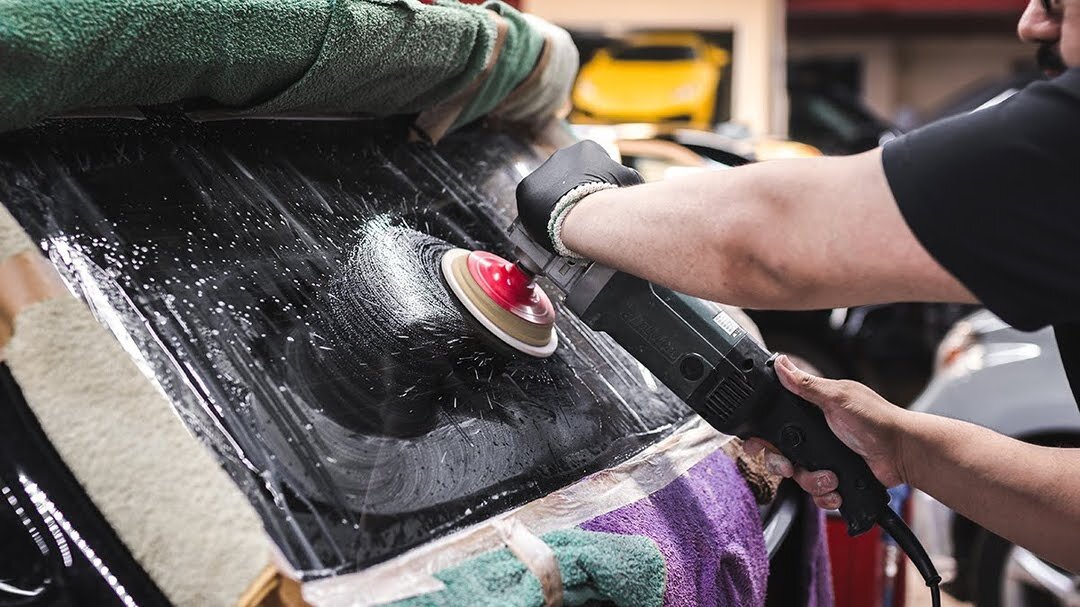 Полировка заднего стекла на Range Rover