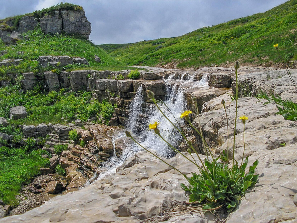 Альпийские водопады. Плато Лаго-Наки Альпийские Луга. Водопады на альпийских лугах Лагонаки.