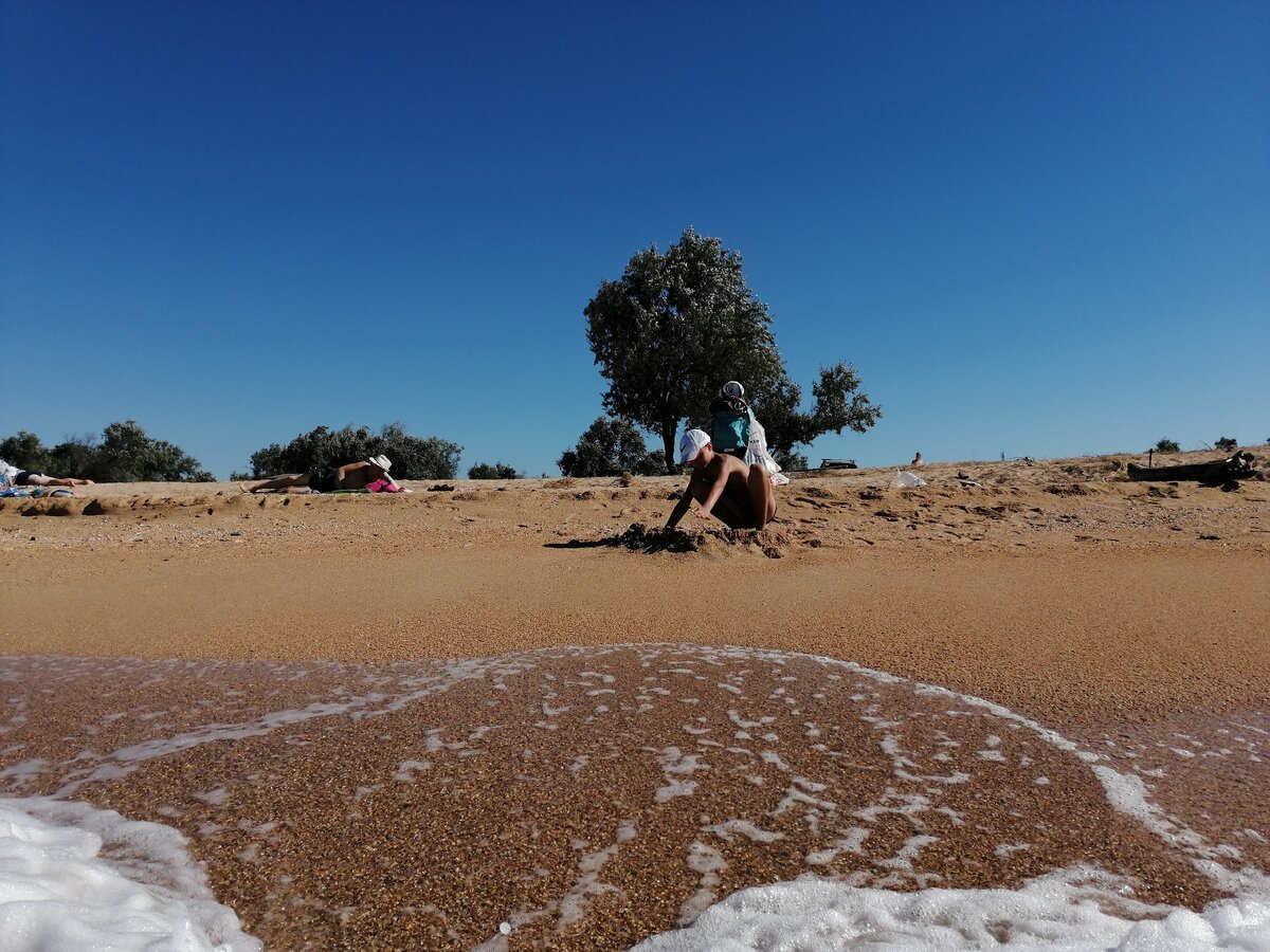 Пляж в станице Голубицкая