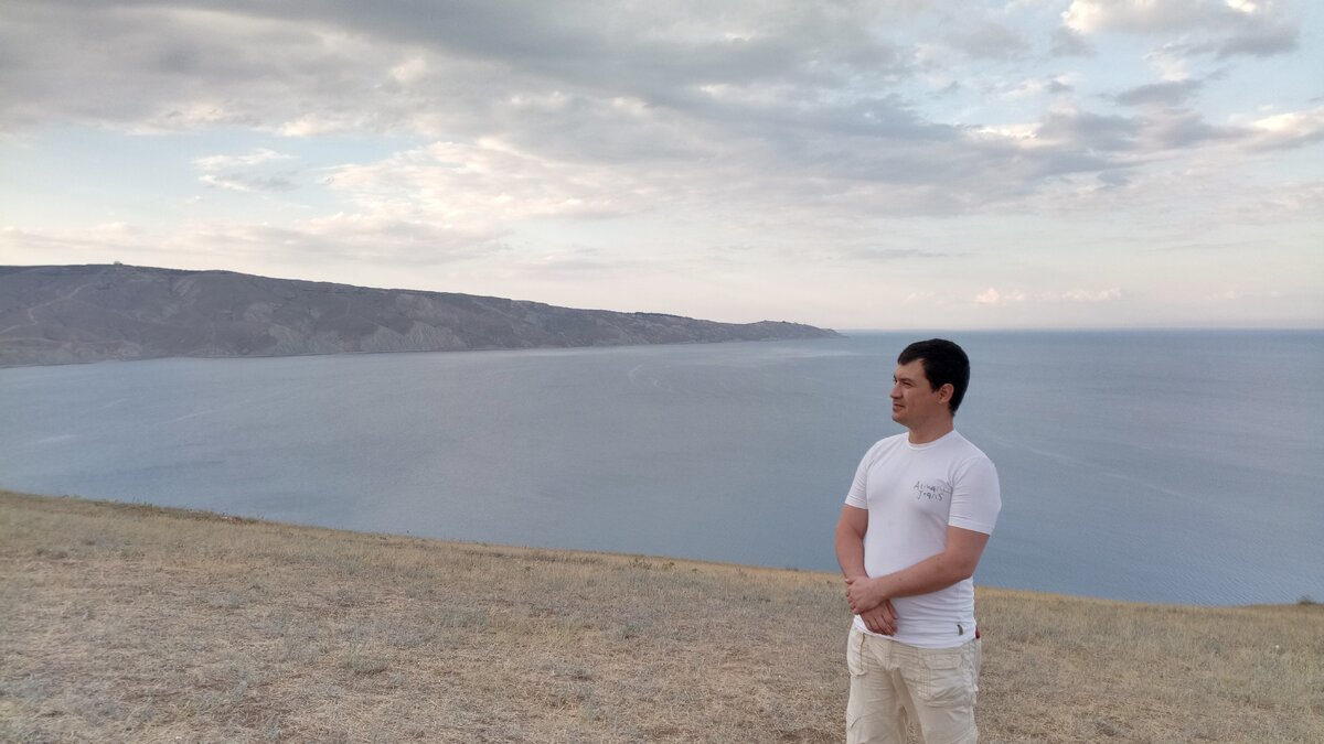 Муж решает, где ставить дом)) 