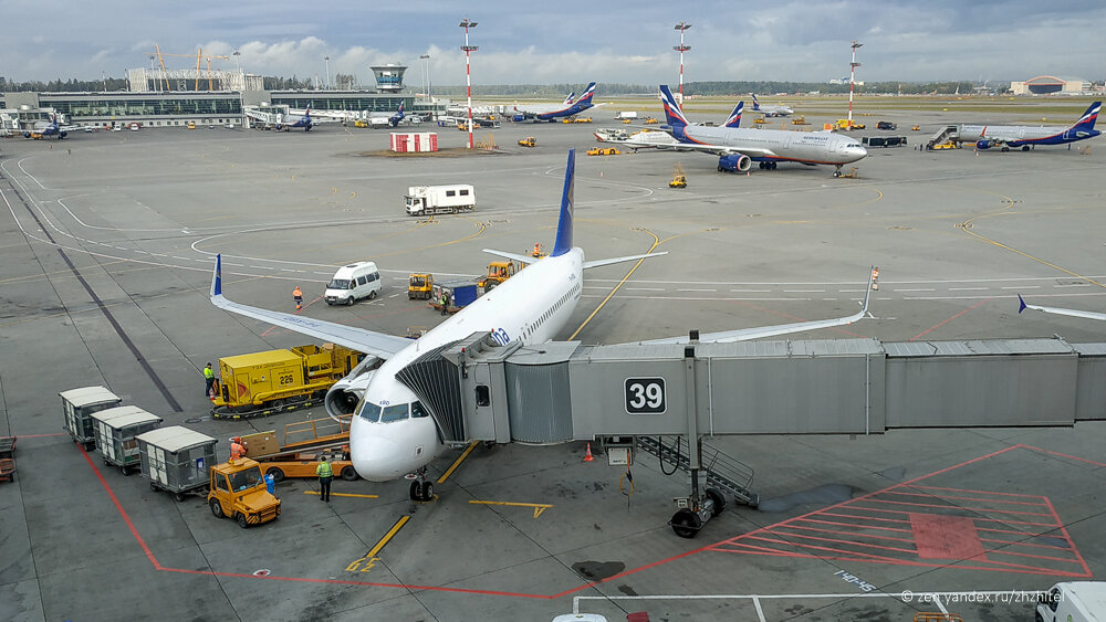 Самолет Air Astana в аэропорту Шереметьево