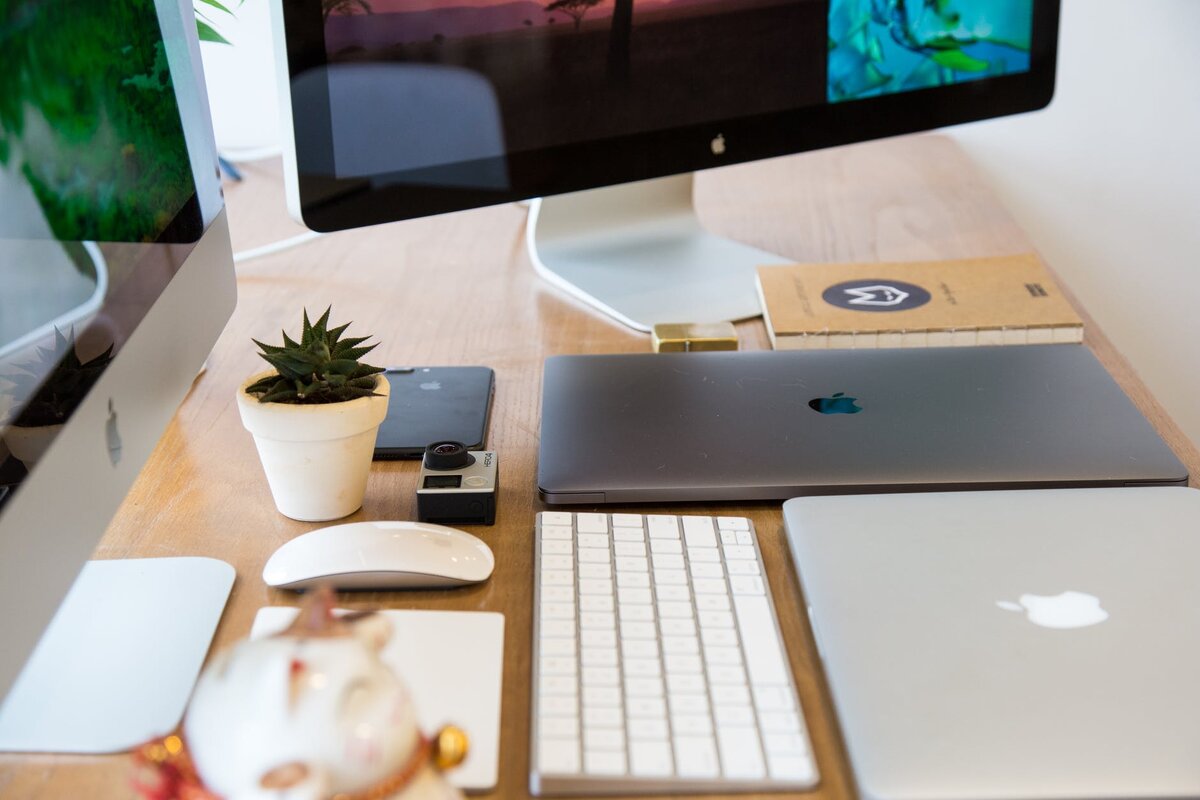 https://www.pexels.com/ru-ru/photo/apple-go-pro-imac-imac-5k-370470/