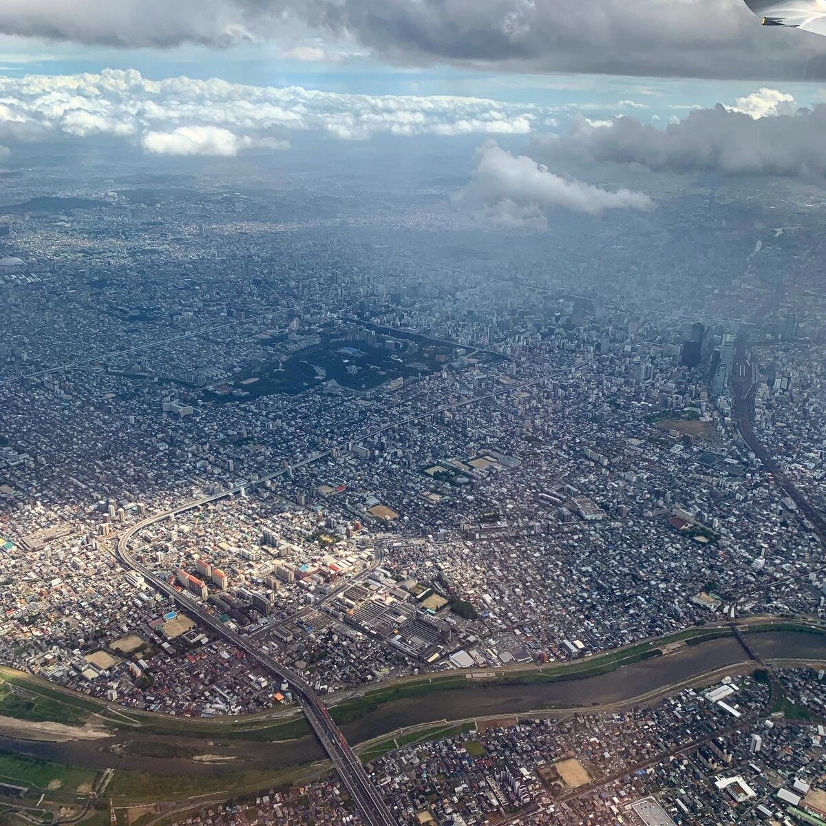 Конца города не было видно. Он бесконечен