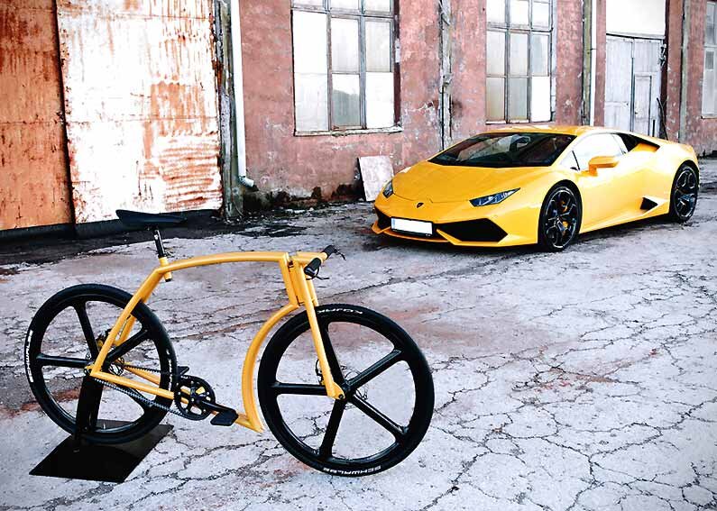 Велосипеды Viks Bikes в стиле Lamborghini имеет односкоростной ремённый привод заднего колеса, 5-спицевые углепластиковые колеса и дисковые тормоза. 