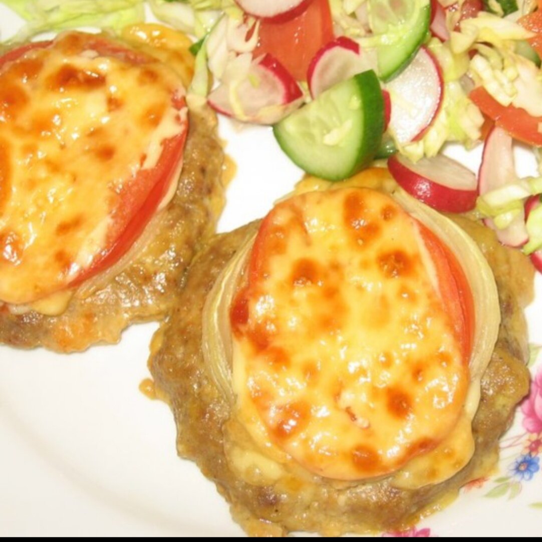 Я забыла о классических котлетах на сковородке, попробовав это чудо (попробовала в Крыму, выпросила рецептик). Готовятся быстро, вкус очень нежный, да еще какие красивые!!!