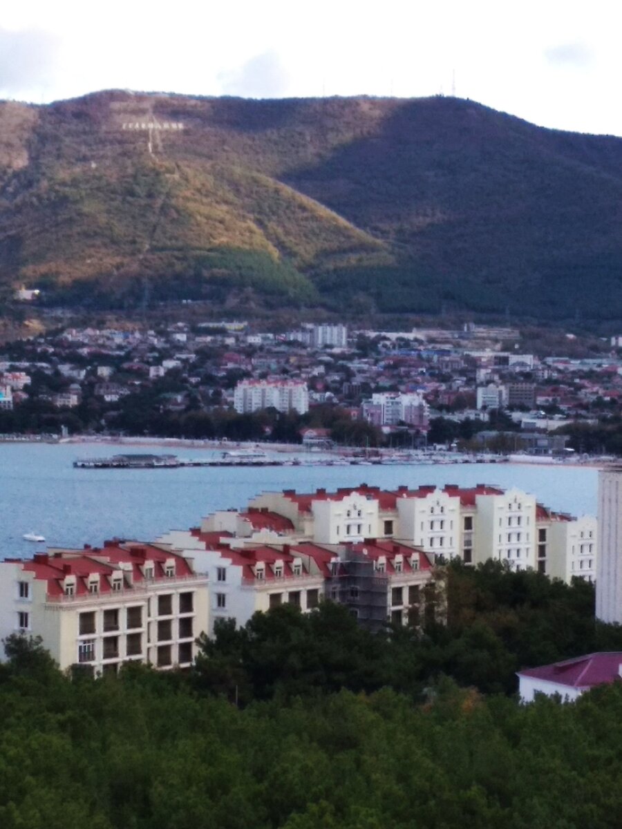 вид с балкона на Геленджикскую бухту