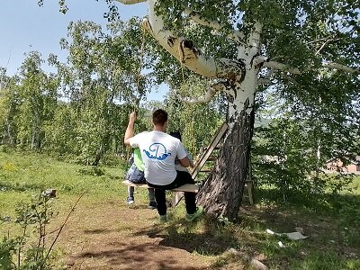 В прошлом посте, я рассматривал положение Сатурна по Ведической системе, а теперь посмотрим, как это видит Западная. Транзит Сатурна по Водолею - поднимает несколько тем, и прежде всего вопрос детей и родителей. Во-первых, считается, что это знак безотцовщины, во - вторых, водолей – это символический 11 дом, а значит оппозиция к 5 дому детей.

В такое время, Сатурн покажет - сколько вы реально уделяете времени детям, а сколько работе! Сколько своим увлечениям, а сколько друзьям. Сатурн еще символизирует прошлое, а значит поднимутся темы, не только сегодняшнего дня, а эти же проблемы из прошлого.

Получается, что 2021 и 2022 г.г. хороши для осмысления своих взаимоотношений с родителями и прежде всего с ролью отца. Ну и конечно, обязательно встанет вопрос, какой вы родитель сейчас, и где ваш баланс между работой, детьми, развлечениями…