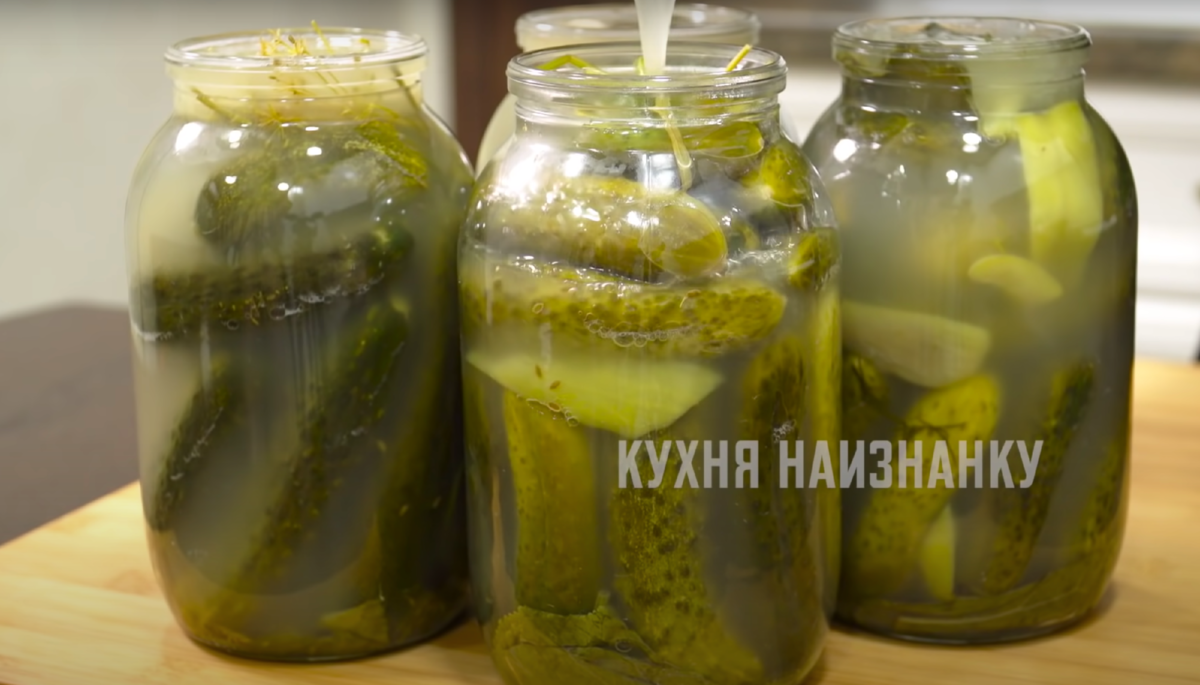 Маринованные огурцы кухня наизнанку рецепт на зиму. Кухня наизнанку огурцы на зиму в банках. Кухня наизнанку заготовки на зиму огурцы. Кухня наизнанку огурцы на зиму. Кухня наизнанку огурцы с горчицей на зиму без стерилизации.