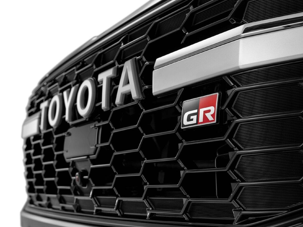 300 gr sport. Toyota Land Cruiser 300 gr. Land Cruiser 300 gr Sport. Решетка gr Sport LC 300. Toyota LC 300 gr Sport.