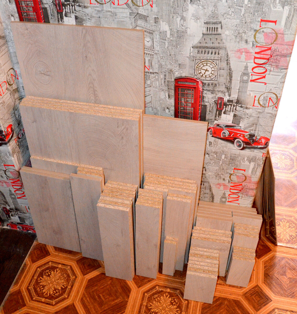 Распиленный лист ДСП уже дома. Фото автора.