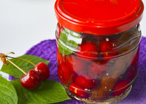 Маринованная вишня. Маринованная вишня на зиму рецепты. Маринованная черешня. Маринованная вишня. Маринованная вишня.