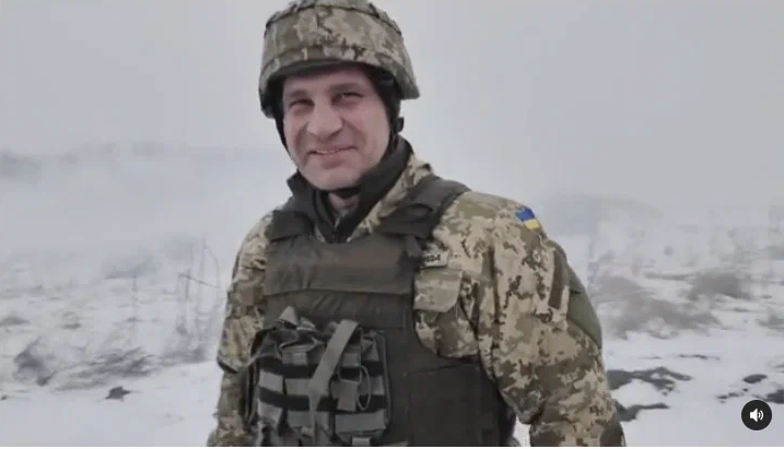 Я для вас даже обмундирование надел