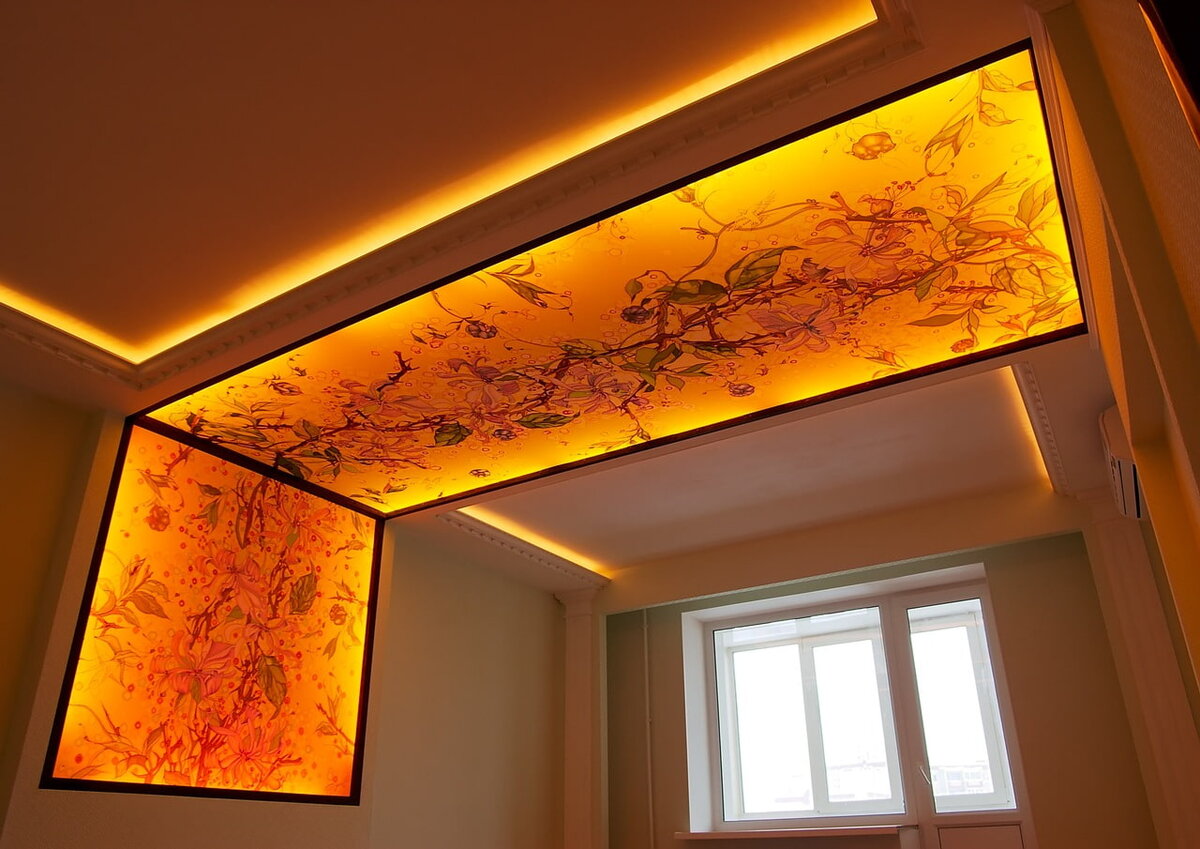 А здесь подсветка "включает" замысловатый узор - обратите внимание, как круто выглядит такое панно и на стене