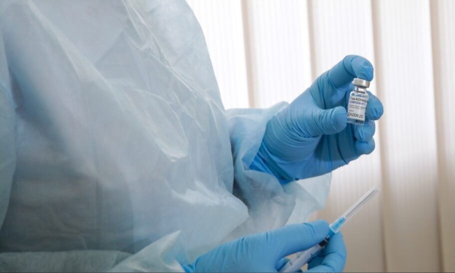 Глава НИЦ Гамалеи подчеркнул, что «живого вируса» в вакцине не будет