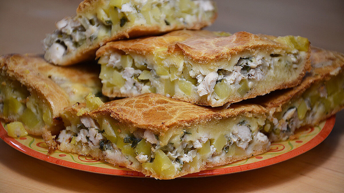 Пирог с курицей и огурчиками