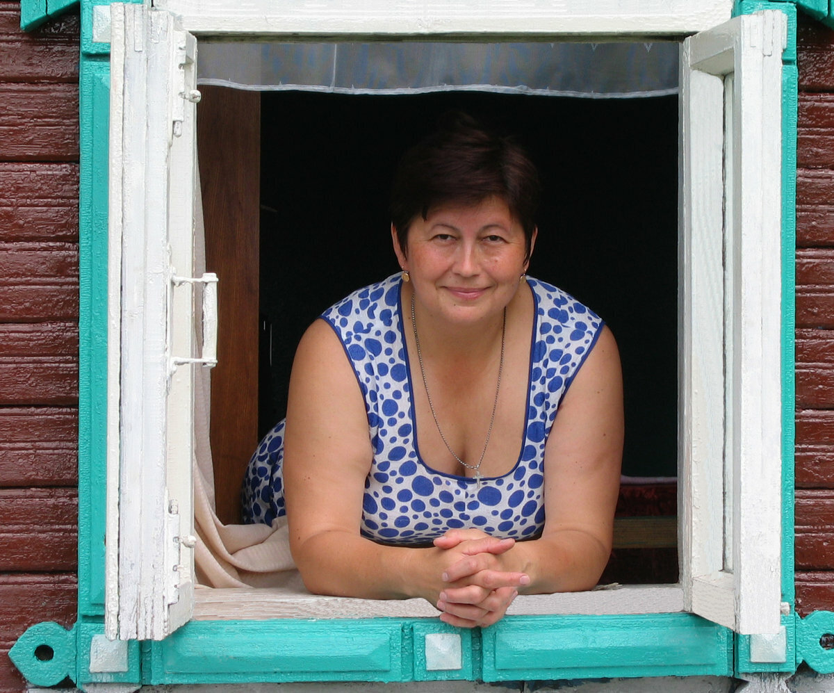 женщина для проживания в деревне. обычные сельские женщины. женщина для проживания в деревне. обычные сельские женщины. деревенская баня.