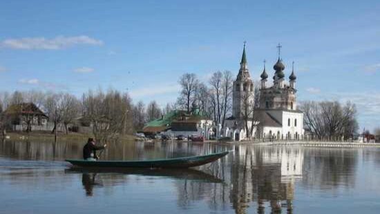 Село Хо́луй, весеннее половодье.