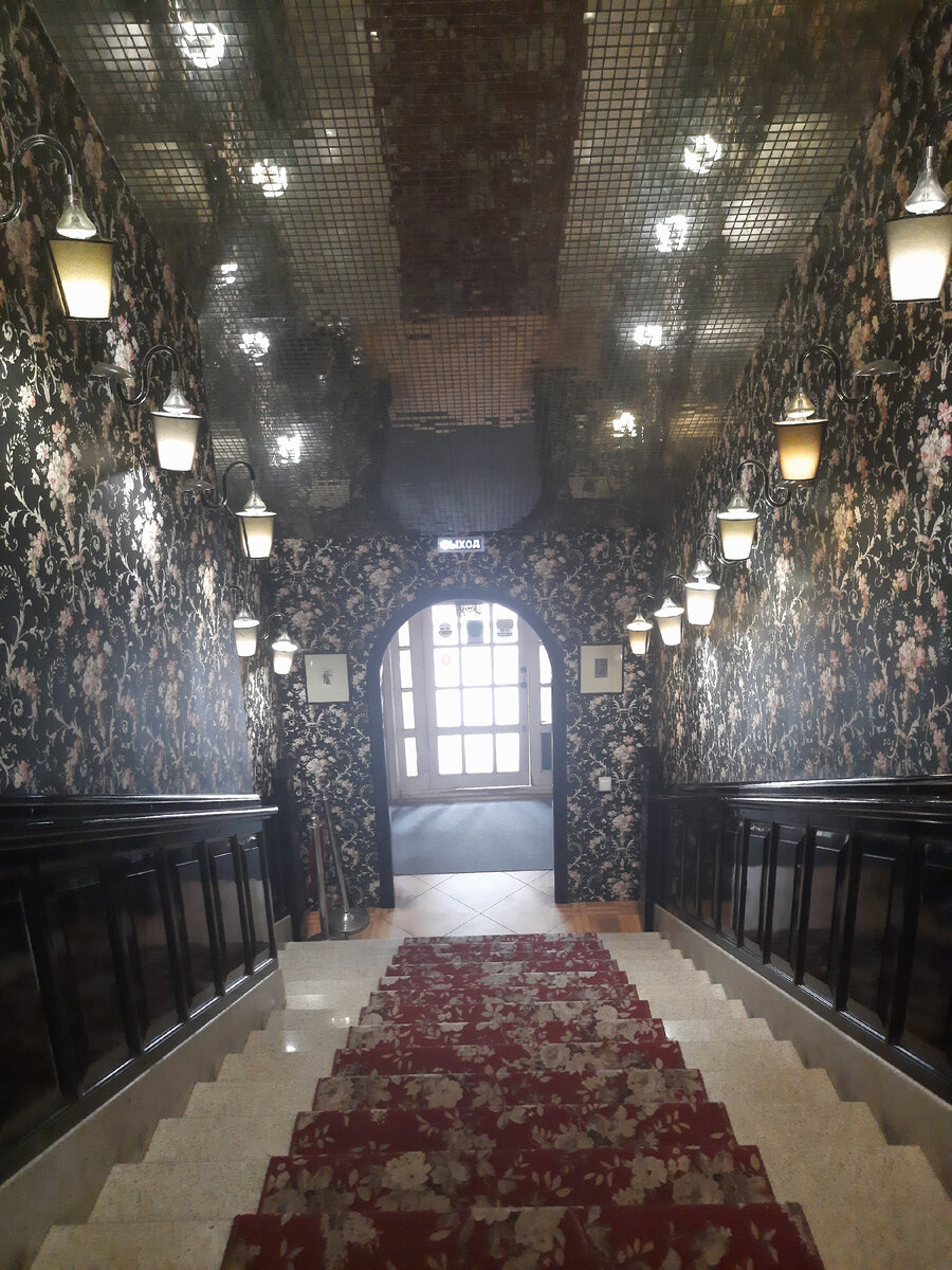 Фото получилось сверху вниз. 