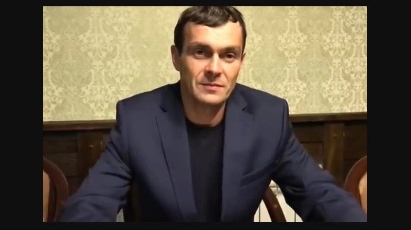     В Красноярске пятеро бывших полицейских оказались на скамье подсудимых за сотрудничество с бандитом по прозвищу Лимон.