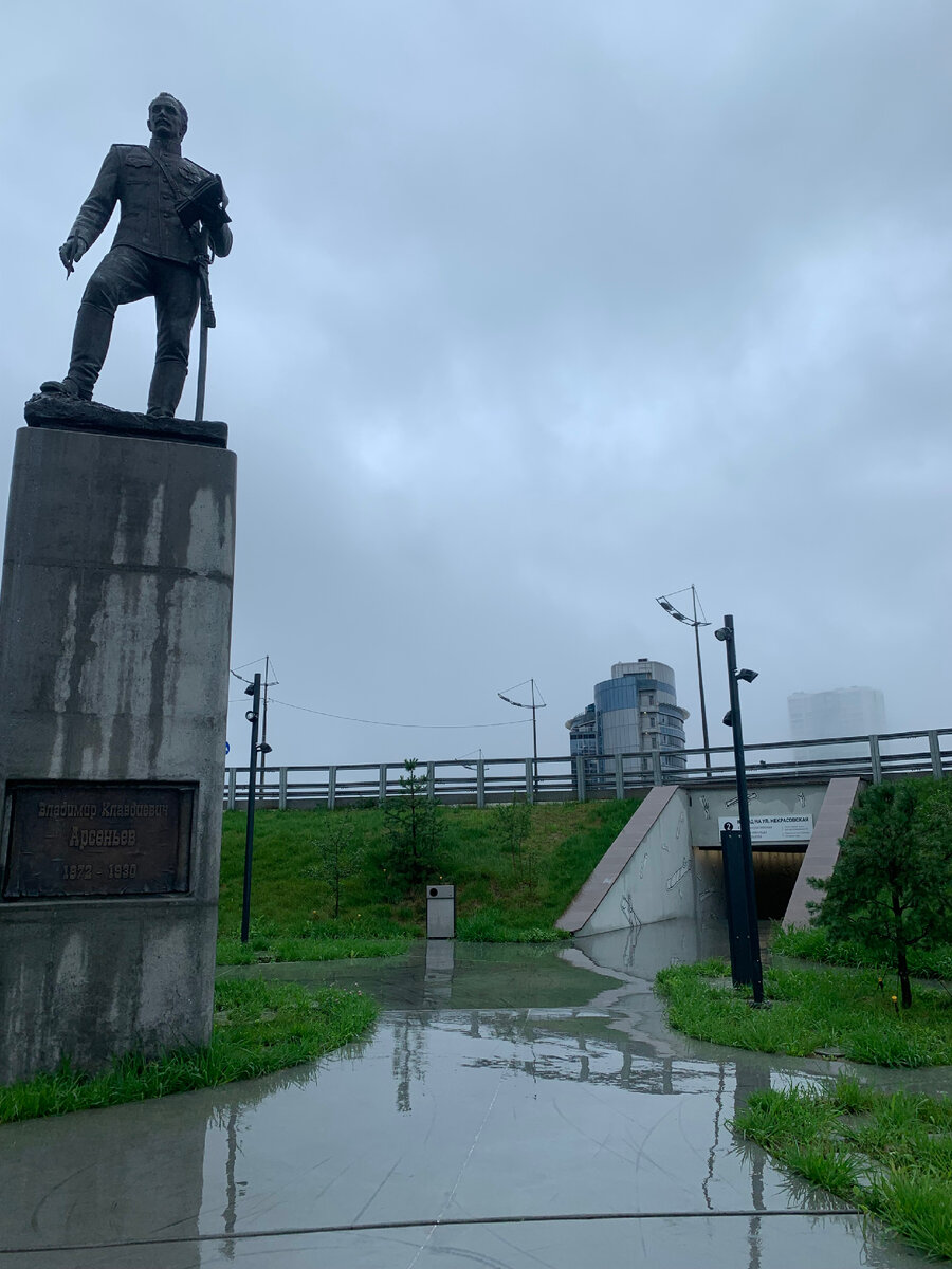 Переход через дороги, возле фуникулера