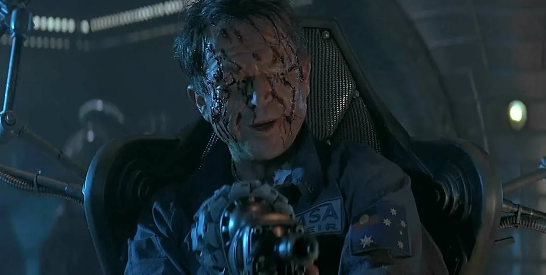 Космический ужастик. Сквозь Горизонт / event Horizon (1997). Сквозь Горизонт фильм 1997 корабль. Горизонт событий фильм 1997. Сквозь Горизонт фильм 1997 ад.