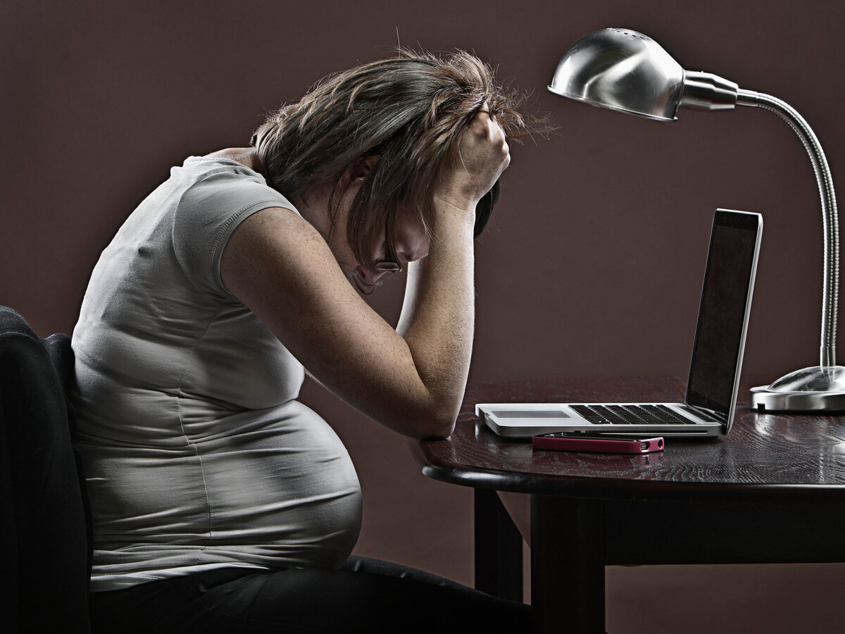 Почему беременные плачут. Стресс у беременных. Стресс и беременность. Женщина в стрессе.