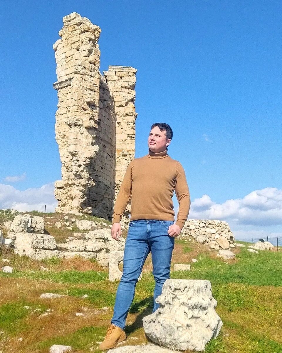 У храма святой Фёклы.