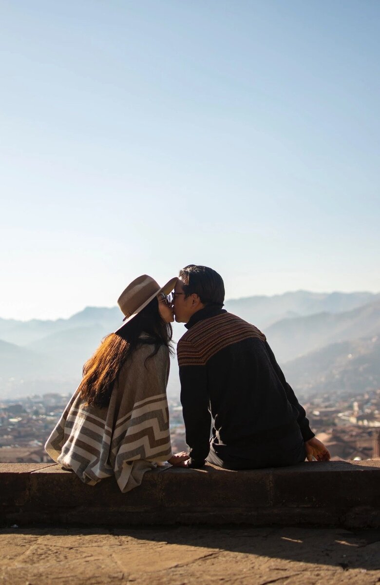 Мужчина и женщина находятся в постоянной взаимосвязи и зависят друг от друга, у них существует множество различий. 