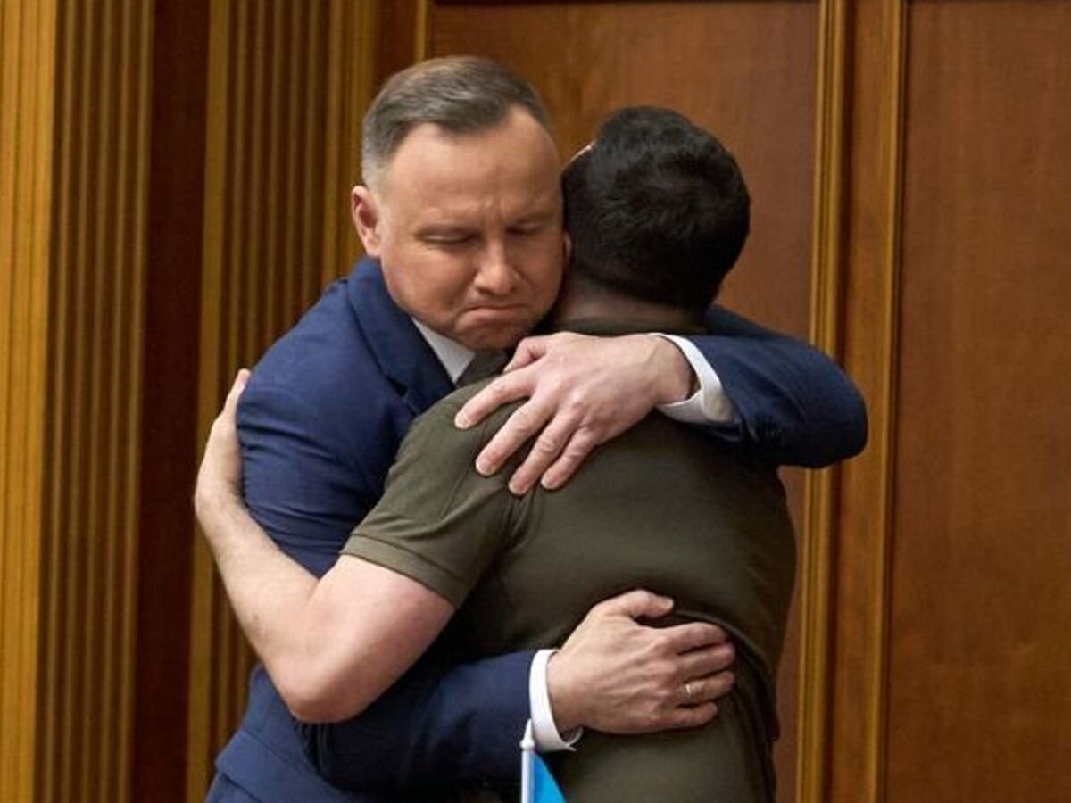 Объятия Иуды.