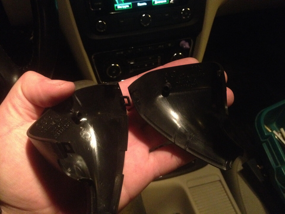 Половинки кожуха зеркала