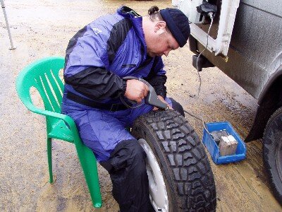 как резать толстую резину