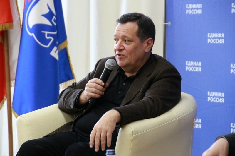 Председатель Комитета ГД РФ по бюджету и налогам Андрей Михайлович Макаров, член фракции "Единая Россия".