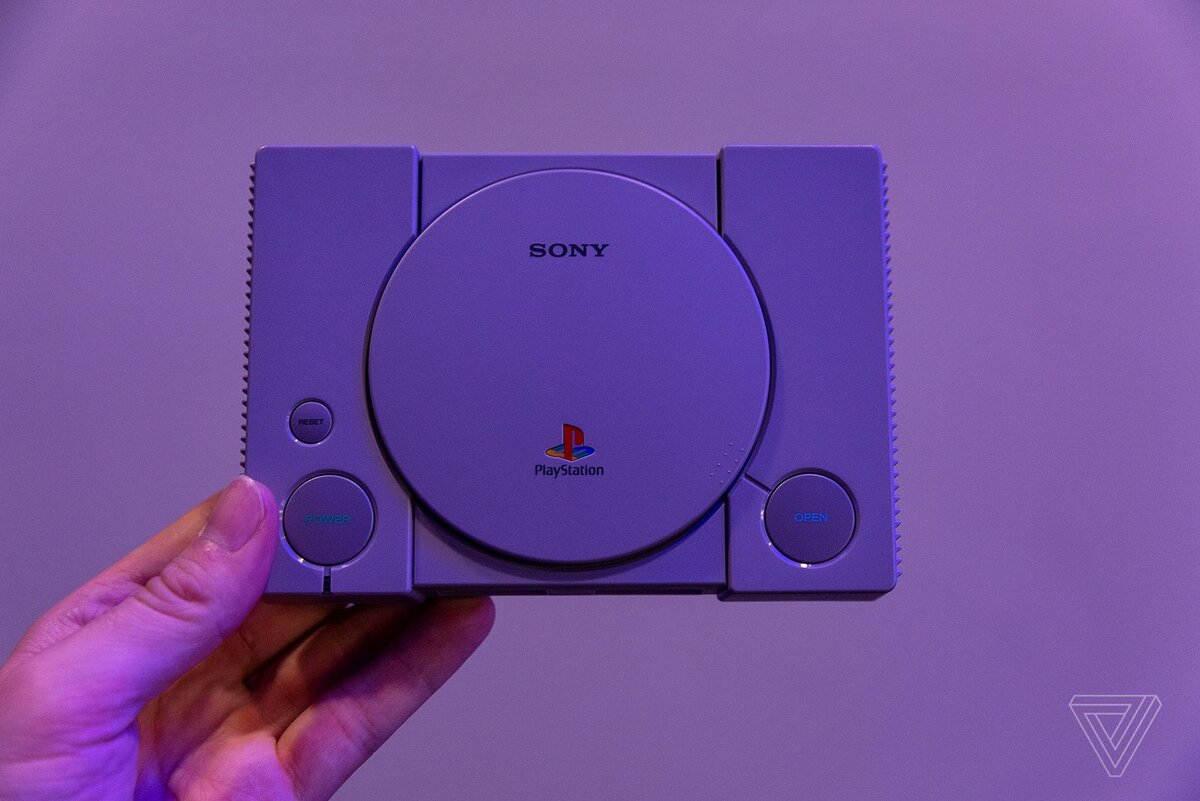 PlayStation Classic. Фото с сайта: www.theverge.com