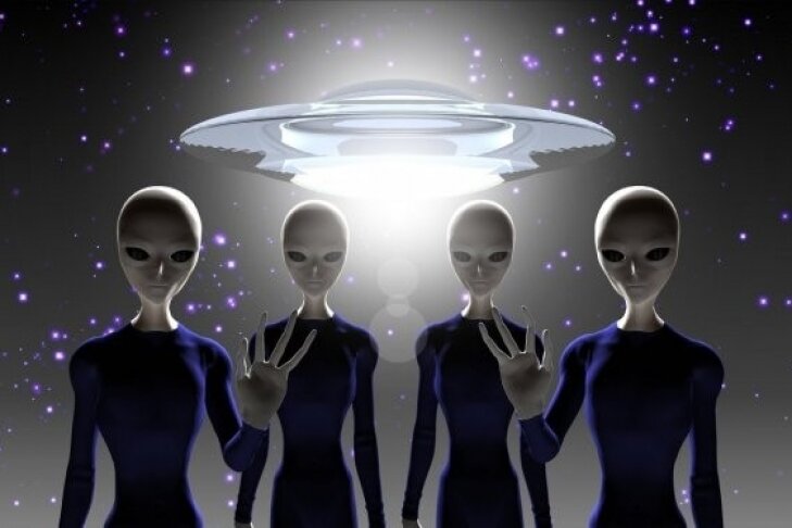 Представляя инопланетян немного похожими на землян, люди и «встречаются» с такими пришельцами. Непроверенных фактов такого рода много. И похищения людей случались, и изнасилования, и прочие неприятности. Отдельные экстрасенсы утверждают мысленную связь с инопланетным разумом, дающим советы или прогнозы. Печатались и печатаются статьи на темы общения с пришельцами. Дело дошло до признания обитания представителей чуждого разума среди нас. А тут еще псевдонаучные телепередачи подстегивают интерес к этому. СМИ окатывают такой информацией народ понятно почему – дабы люди (в России) отвлекались от насущных проблем. Это удается, но не очень. Молодежь ринулась в Сеть. Там и общается, и издевается над властями, и факты случившиеся сообщает. Телевидение уже не так всесильно, как при советской власти. 
И всё же - как выглядят представители внеземного разума, если они есть? Белковой ли формы жизнь представляют, на кремниевой ли основе, возможно, энергетическими образованиями наподобие шаровых молний? Ясного ответа нет. Ученые ищут сигналы инопланетян десятилетия. И радиотелескопы нацелены, и оптические приборы в небеса – нет следов присутствия в космосе братьев по разуму. Может, обратиться к теории Фридмана? Ученый прошлого века предположил существование множества параллельных миров внутри элементарных частиц. Ведь наша Вселенная образовалась из точки-сингулярности. По размерам равной элементарной частице. Бесчисленное количество иных измерений существует тогда. Мы можем находиться тоже внутри атома в своей Вселенной, не зная, но догадываясь о том. В некоем фридмоне. В искривленном пространстве-времени.

Чем планета массивнее, тем живые организмы на ней меньше. Обладай Земля весом Юпитера, мы бы были «расплющенными черепашками», передвигаясь с трудом. При жизни на Луне обладали бы огромным ростом, делая гигантские прыжки. На планете нашей обитали в прошлом динозавры отнюдь не малых размеров. За десятки и сотни миллионов лет Земля если и стала массивней, то ненамного. Или не так? Это вопрос риторического плана. Млекопитающие вытеснили ящеров, заняв их место в эволюции. Странные находки археологов в виде гигантских человеческих скелетов наводят на мысль о посещении Земли инопланетянами. Тогда они похожи на нас. Нашлись и маленькие скелеты в пещерах Гималаев. Планету нашу посещали и погибли в прошлом разного роста пришельцы? Тогда почему никто не отвечает на радиосигналы сегодня, направленные в космос? На полеты от звезды до звезды уходит много времени, если не считать такими «кротовые норы» - пути вне пространства и времени. И зачем инопланетянам принимать и расшифровывать радиосигналы тогда, если пришельцы могут появиться в любое время среди нас? Как мы ходим к соседям в гости. Это единственная теория о перемещениях во Вселенной живых существ, обладающих технологиями, нам недоступными.
